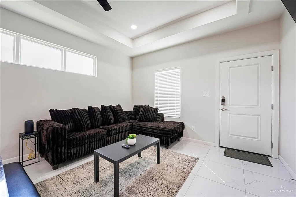 3 bed, 2.0 bath, 1129 sqft, $1,450 — Photo 4