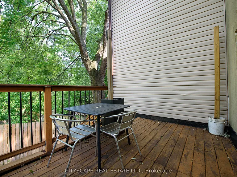 193 Coxwell Ave #UPPER — Photo 20