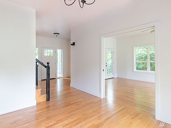 4th image of 417 104th Ln SE