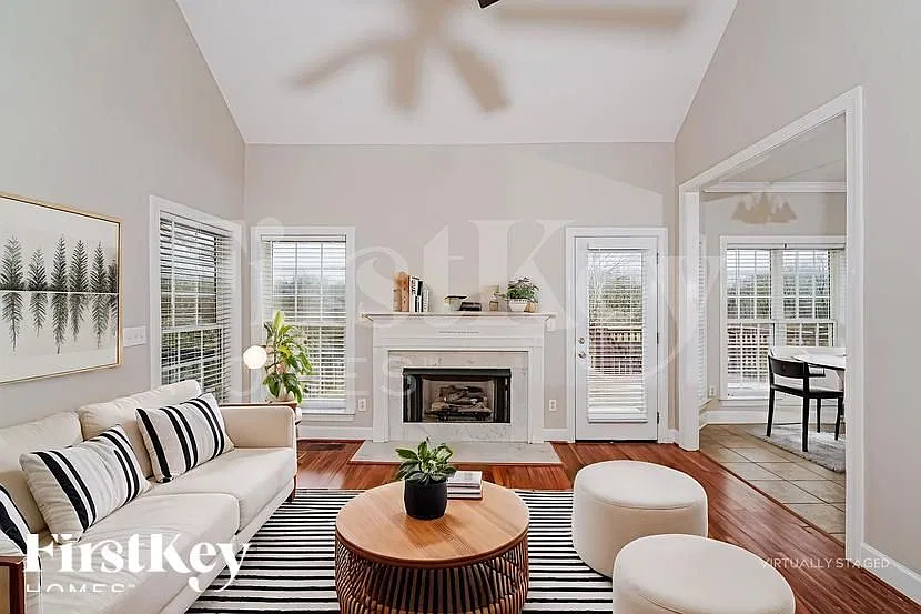 4 bed, 3.0 bath, 2397 sqft, $2,420 — Photo 4