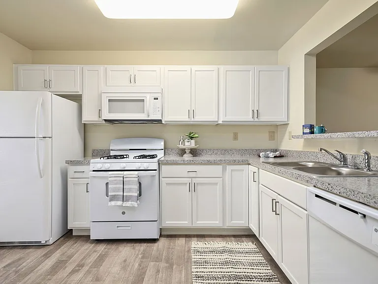 Renovated 2BR Townhouse Kitchen