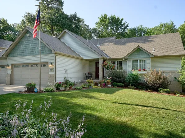 120 Woodridge Ln, Lino Lakes, MN 55014