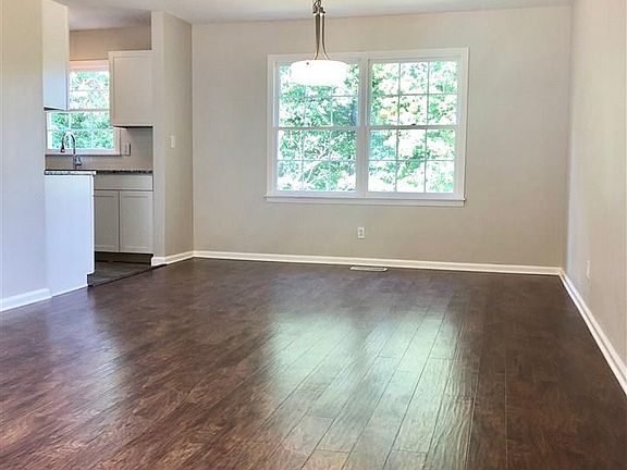 3rd image of 804 Worchester Ct