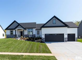 6 Country Club Ct, Le Claire, IA