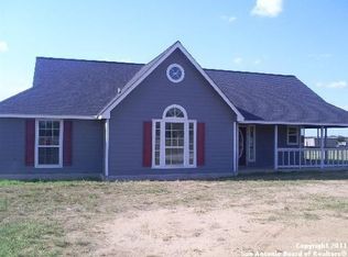 10 S View Dr, Lytle, TX 78052