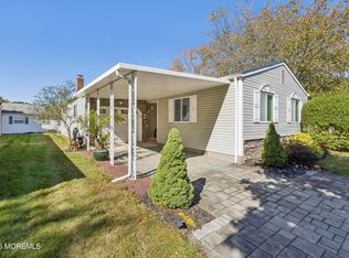 1 Carlsbad Dr, Toms River, NJ 08757