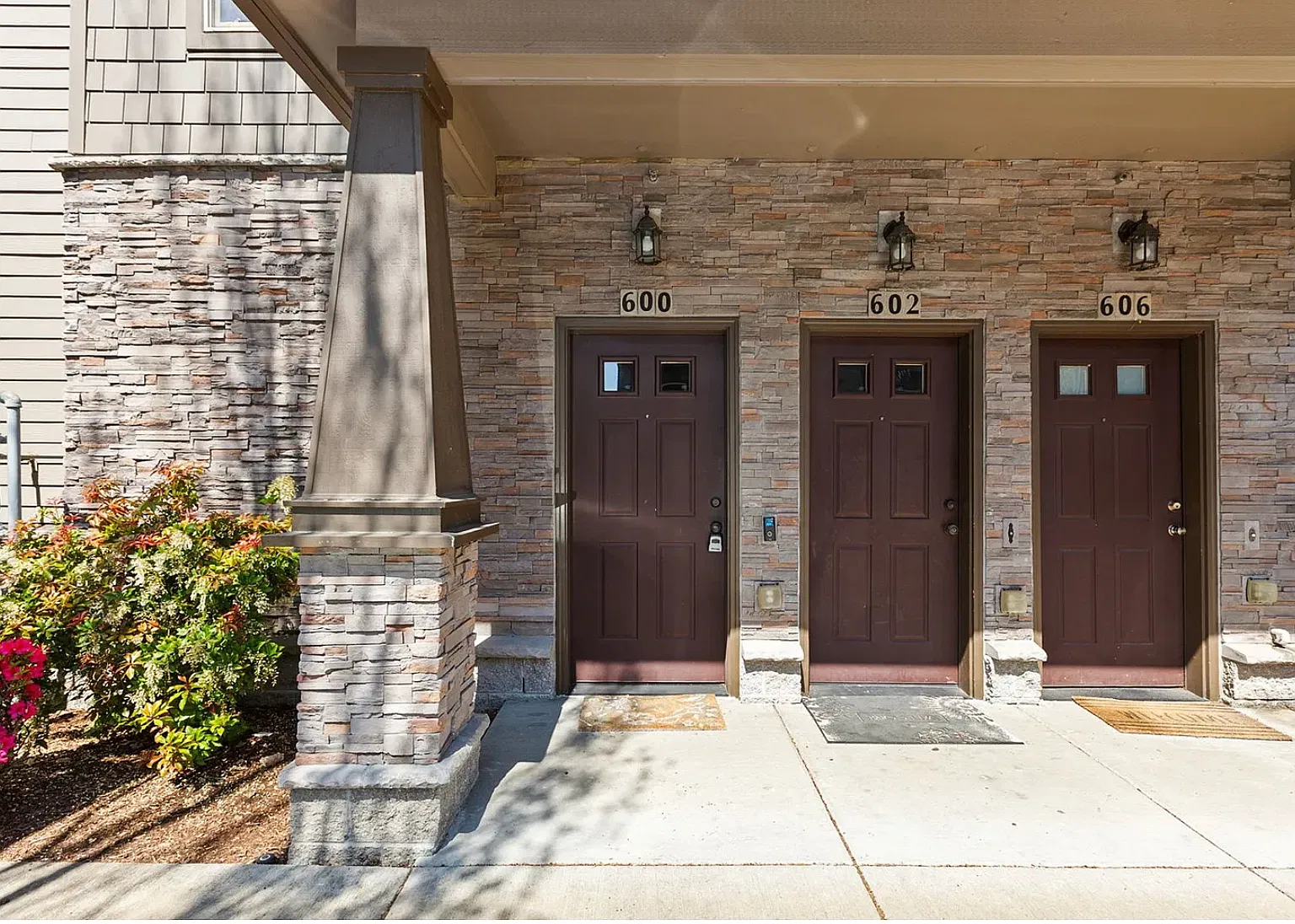2 bed, 1249 sqft, $2,400 — Photo 2