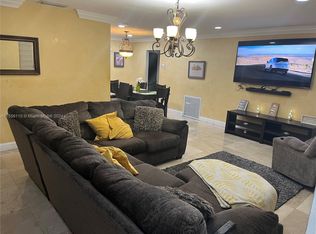6633 Emerald Lake Dr, Miramar, FL 33023