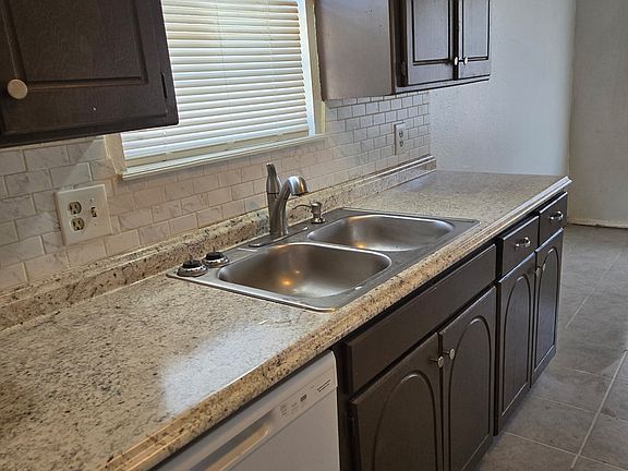 3rd image of 4608 Meadowpark Dr