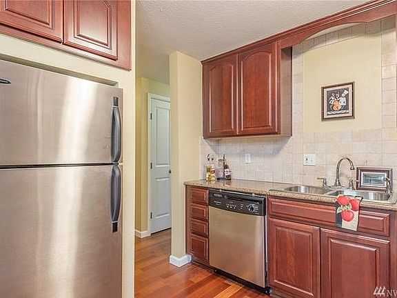 4th image of 1502 N Steele St APT B