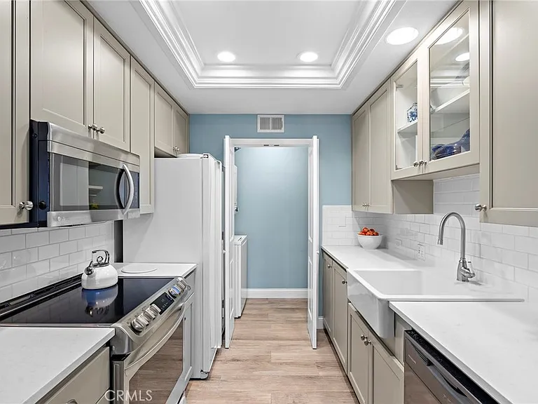 140 Villa Point Dr — Photo 14