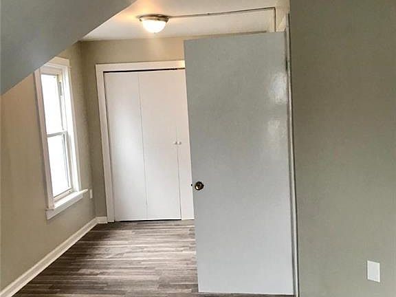5th image of 2826 Macklem Ave