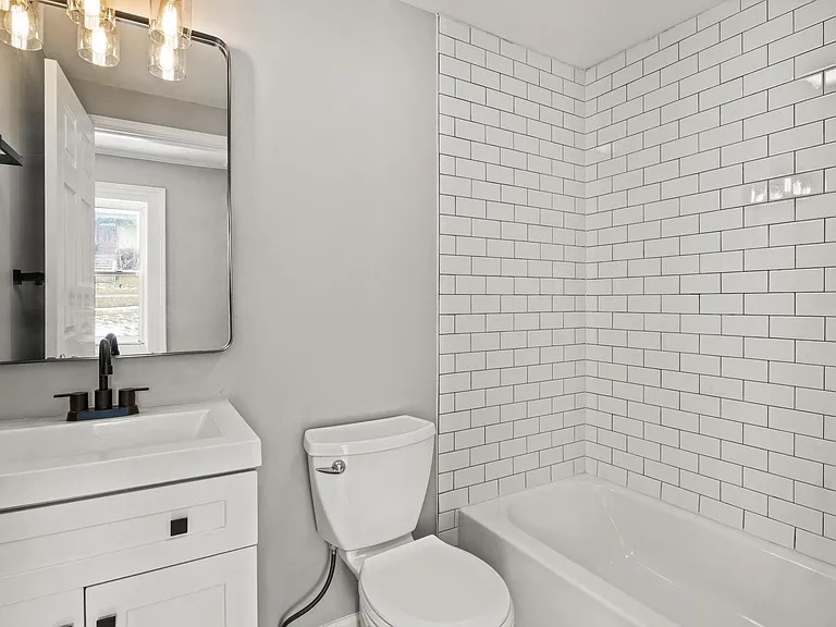 132 E Main St #STUDIO — Photo 10