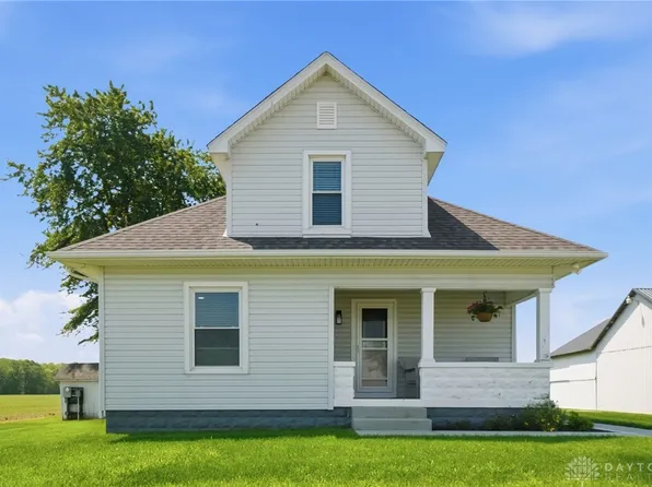 8402 National Rd, Brookville, OH 45309