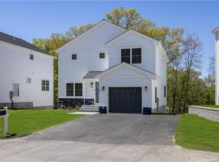 9 Stoneridge Rd, Smithfield, RI 02917
