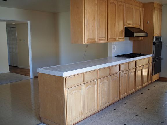 5th image of 681 Parkdale Dr