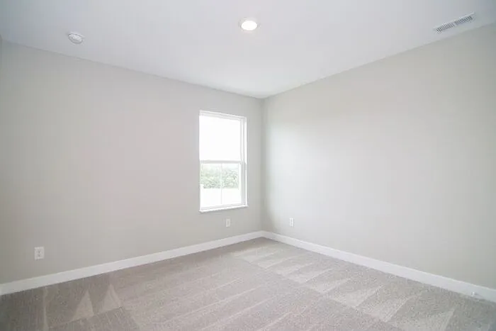 933 Yorkshire Ln — Photo 14