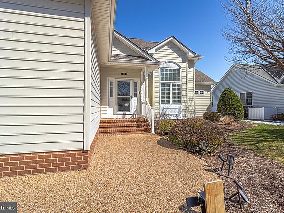 4th image of 88 Old Field Rd