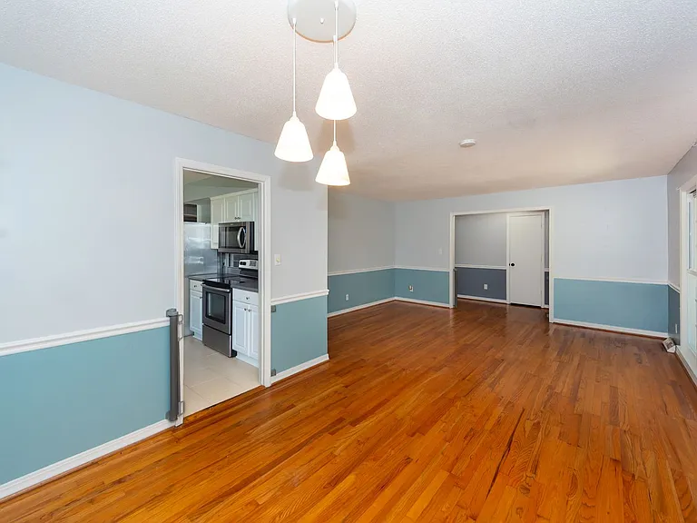 109 Runnymede Ln — Photo 11