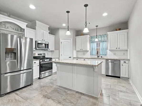 11438 Oak Run Dr, Geismar, LA 70734