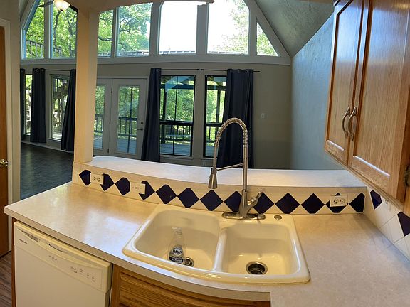 5th image of 169 Mayfield Ln