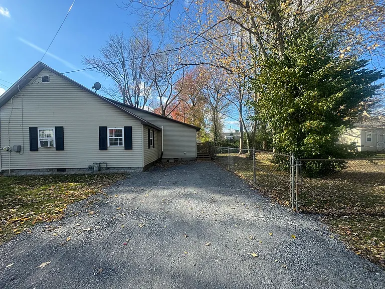 510 E Carter St — Photo 1