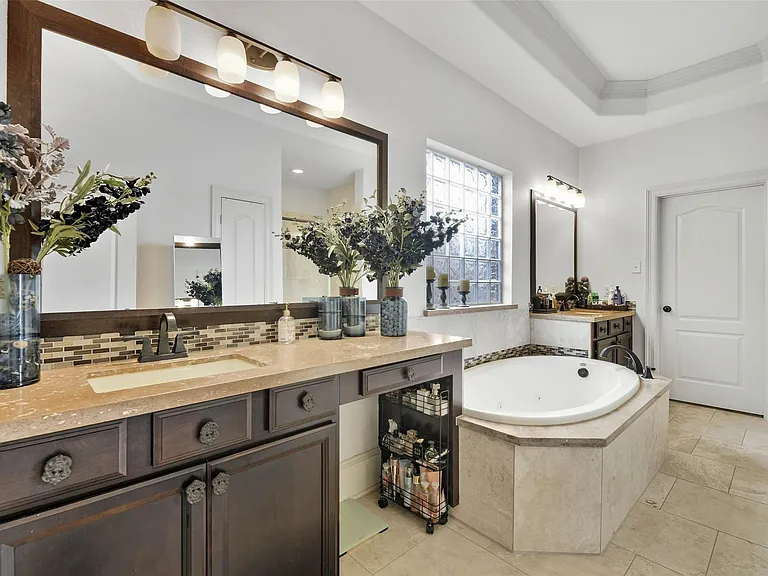 17611 Fossil Ridge Ln — Photo 20