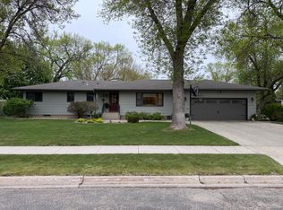 1899 Eisenhower Cir, Aberdeen, SD 57401