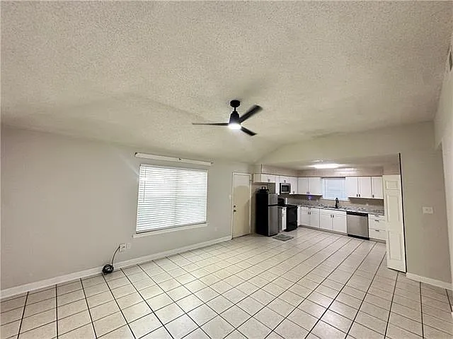5913 S Oak Dr — Photo 4