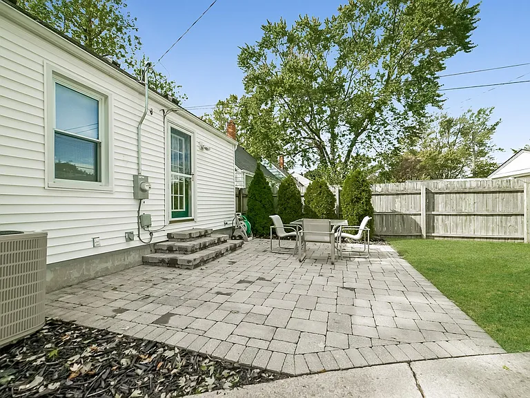 141 Girard Ave — Photo 23