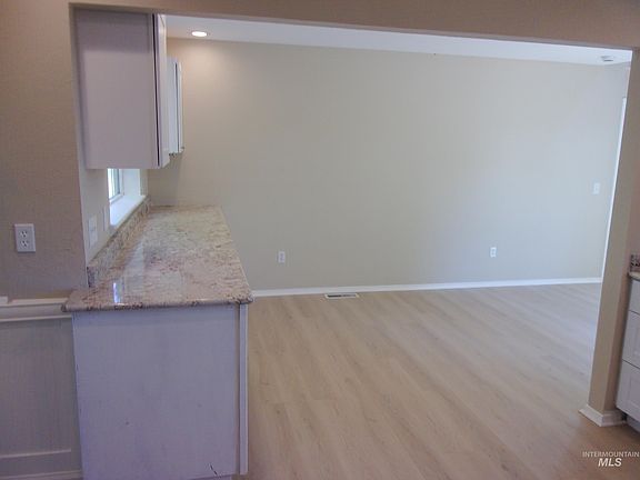 5th image of 1629 Sand Rd