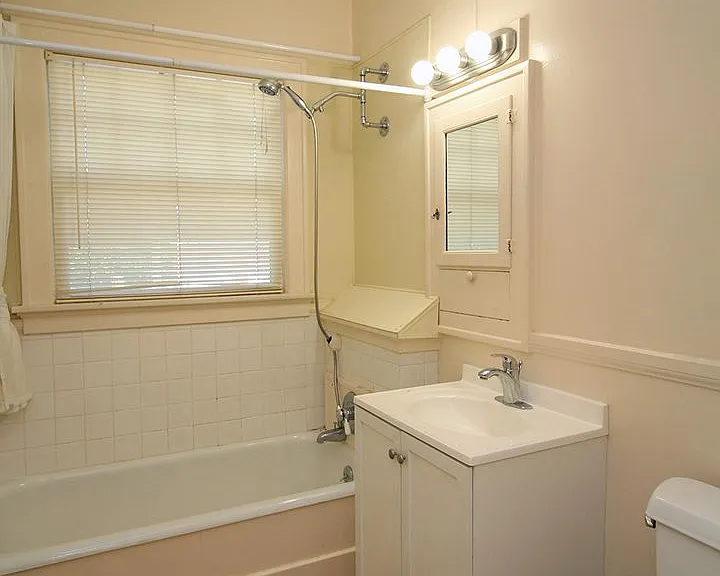 2200-2208 SE Ivon St #2212 — Photo 13