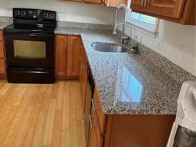 10 Fort Lee Ct — Photo 7