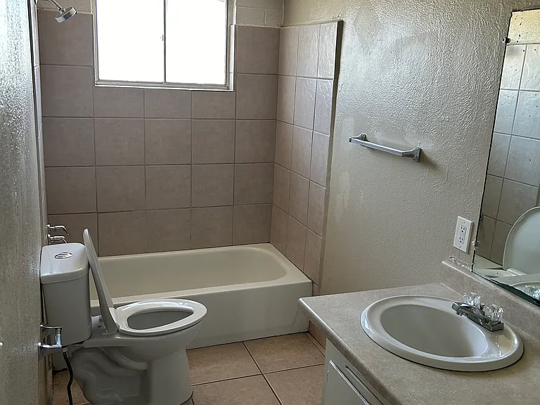 1123 E Sierra Vista Dr #15 — Photo 7