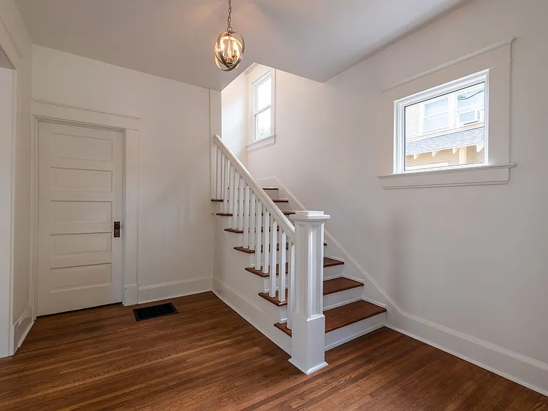 528 E Normal St — Photo 6