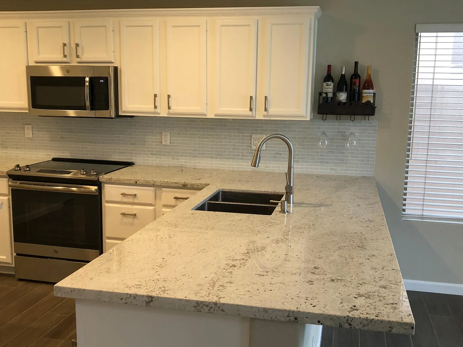 3 bed, 2.5 bath, 1520 sqft, $2,600 — Photo 2