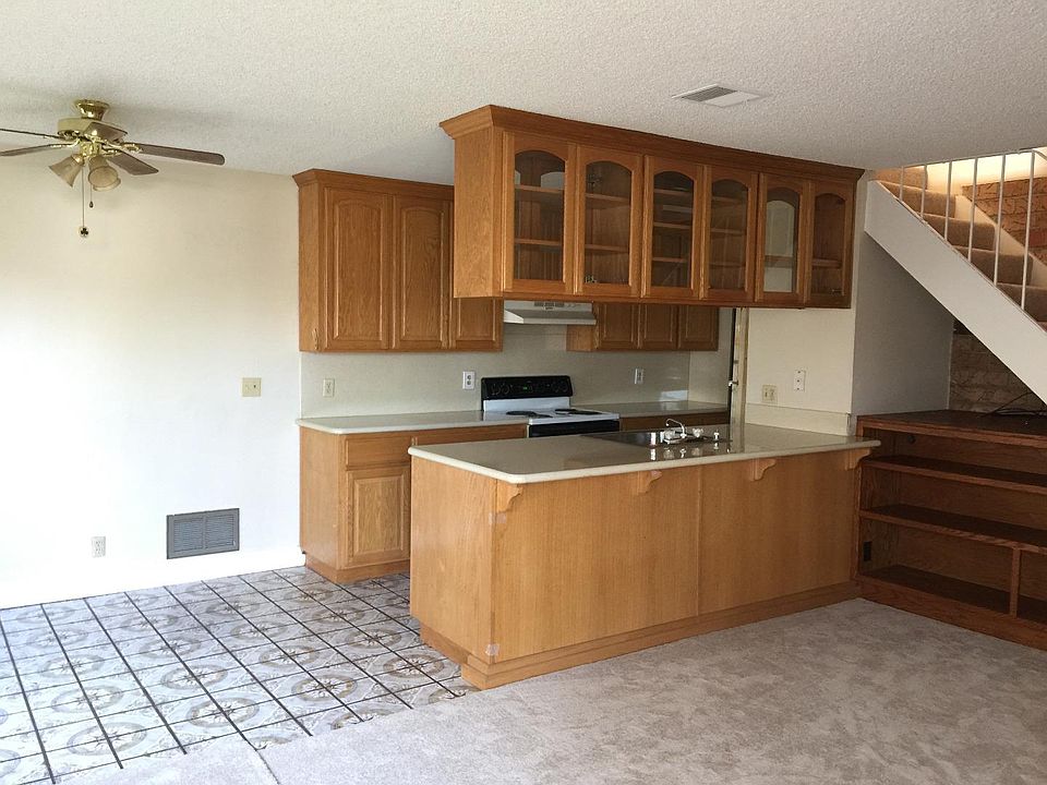 2nd image of 5445 Eagles Ln APT 3