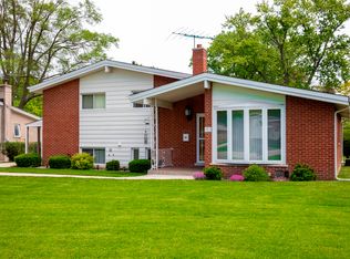 225 Valerie Ct, Glenview, IL 60025