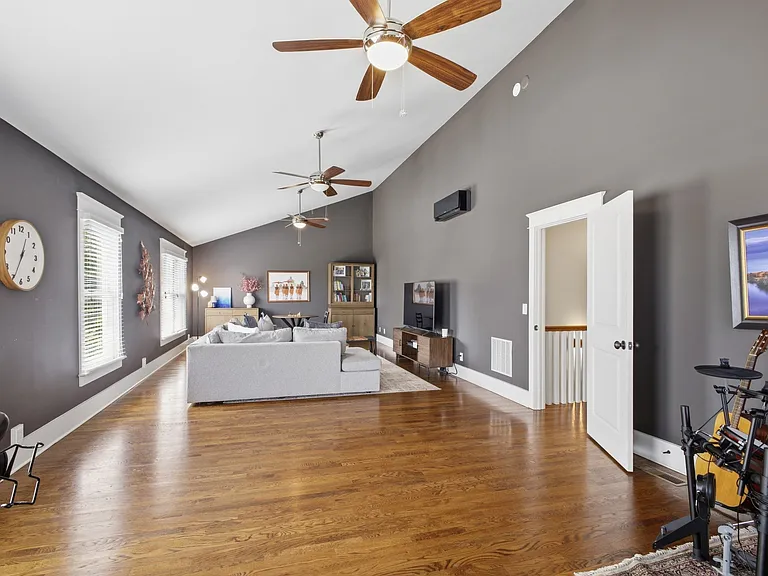 1102 Caldwell Ave — Photo 35