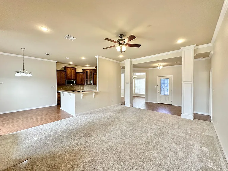 705 Marshall Dr — Photo 6