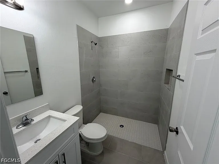 1092 Norton Ave S — Photo 6