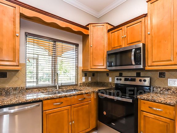 5th image of 192 Seven Oaks Dr