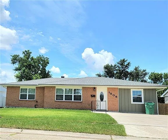1808 Akron Ave