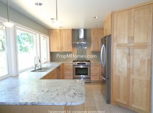 4945 SW 18th Pl, Portland, OR 97239