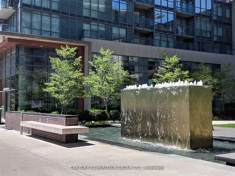 15 Fort York Blvd #1910 — Photo 15