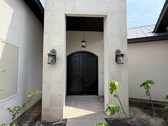 2nd image of 2929 Melville Loop