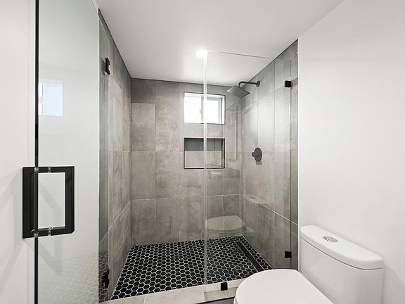 4th image of 6053 Craner Ave #2