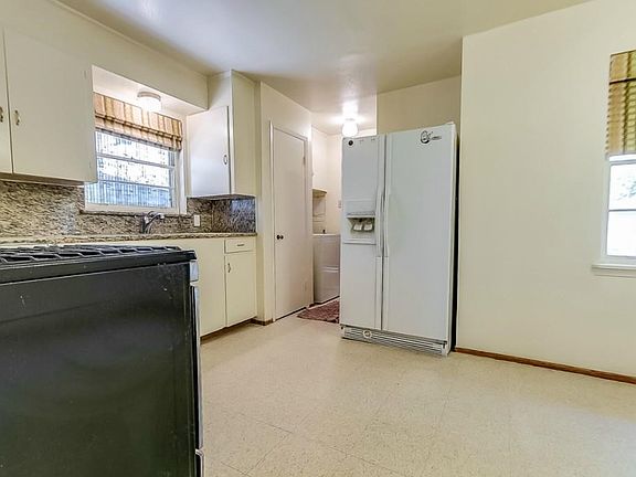 5th image of 3117 Newcastle Dr
