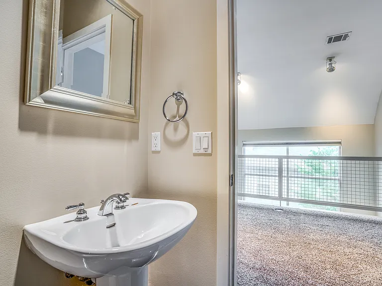 4100 Travis St #8 — Photo 16