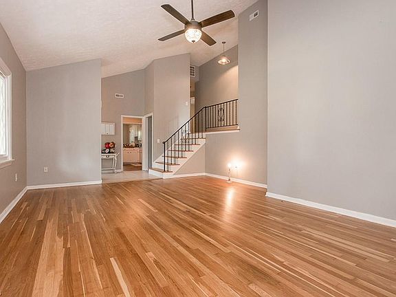 2nd image of 322 Hamilton Cir